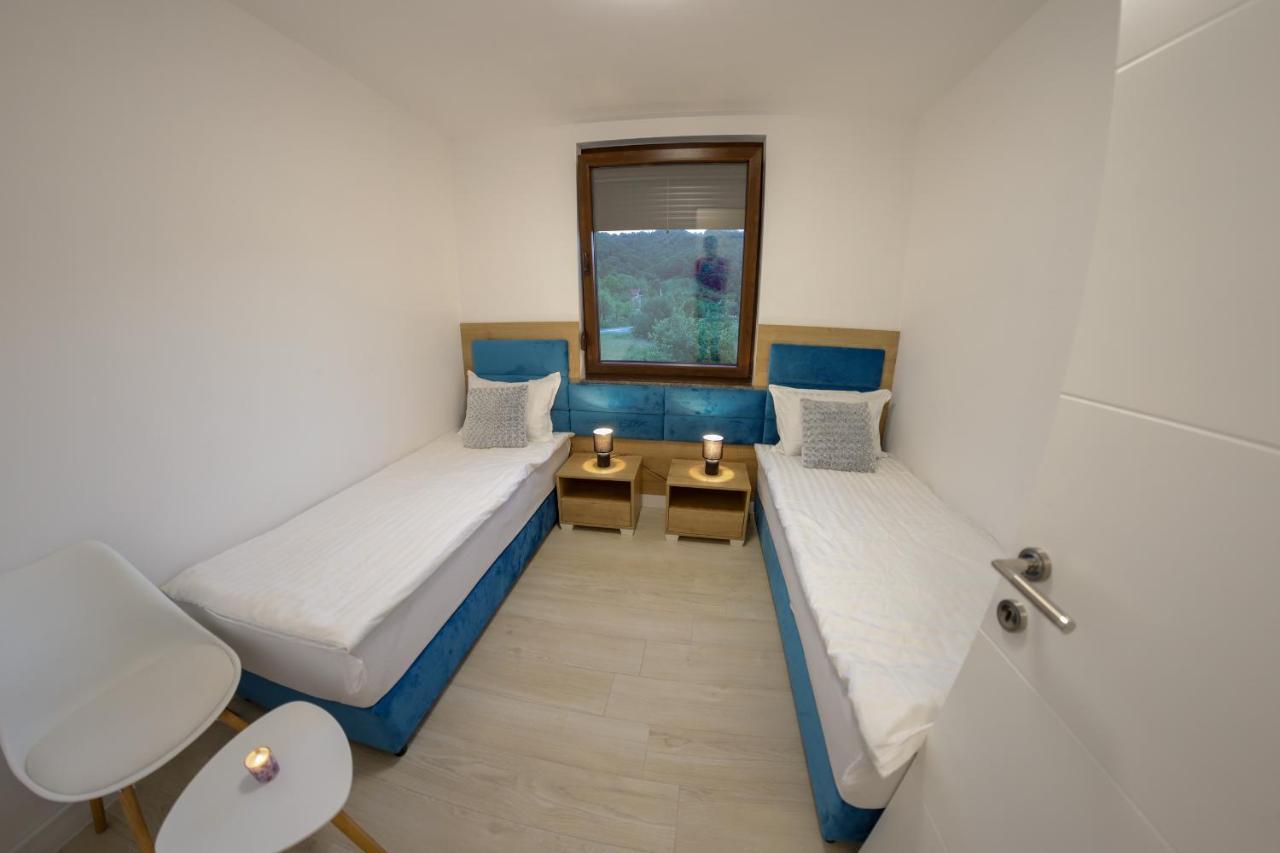 Apartments Edy Bihac Bagian luar foto